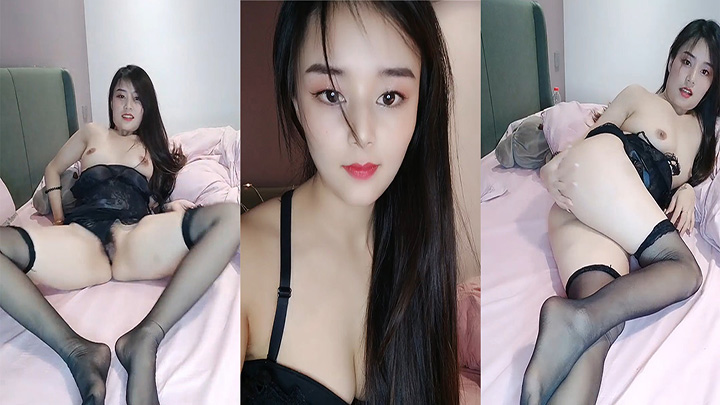 颜值爆表黑丝吊带极品美少妇，约个胖男啪啪操逼，就是鸡鸡太短了，带个套就摇起来一会缴枪